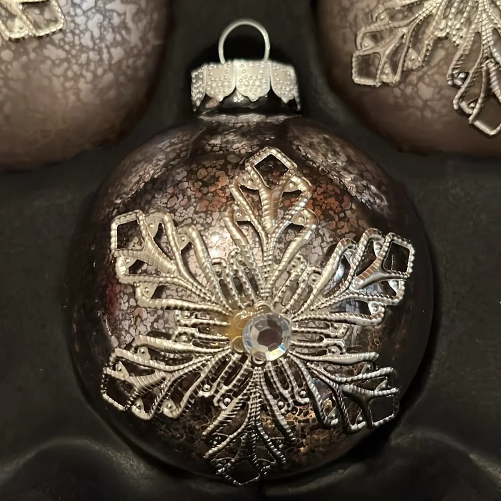 Home Deocrators Collection glass ornaments, 12 in total‎